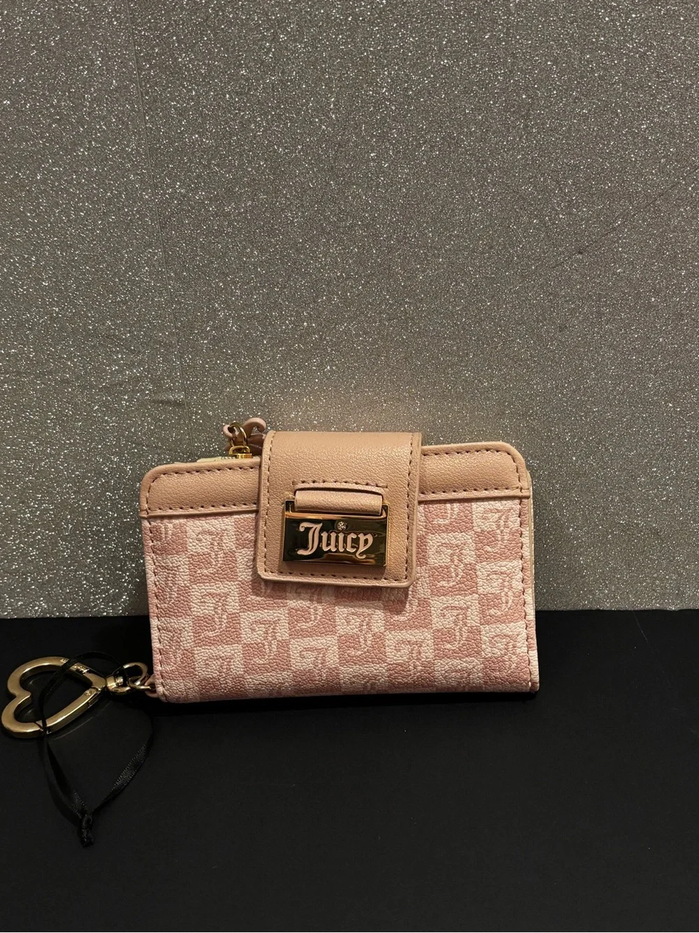 BRAND NEW! Blush Pink Juicy Couture Wallet💖 never used, great condition, cute!